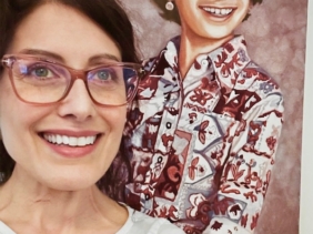 Lisa Edelstein profile picture with self portrait